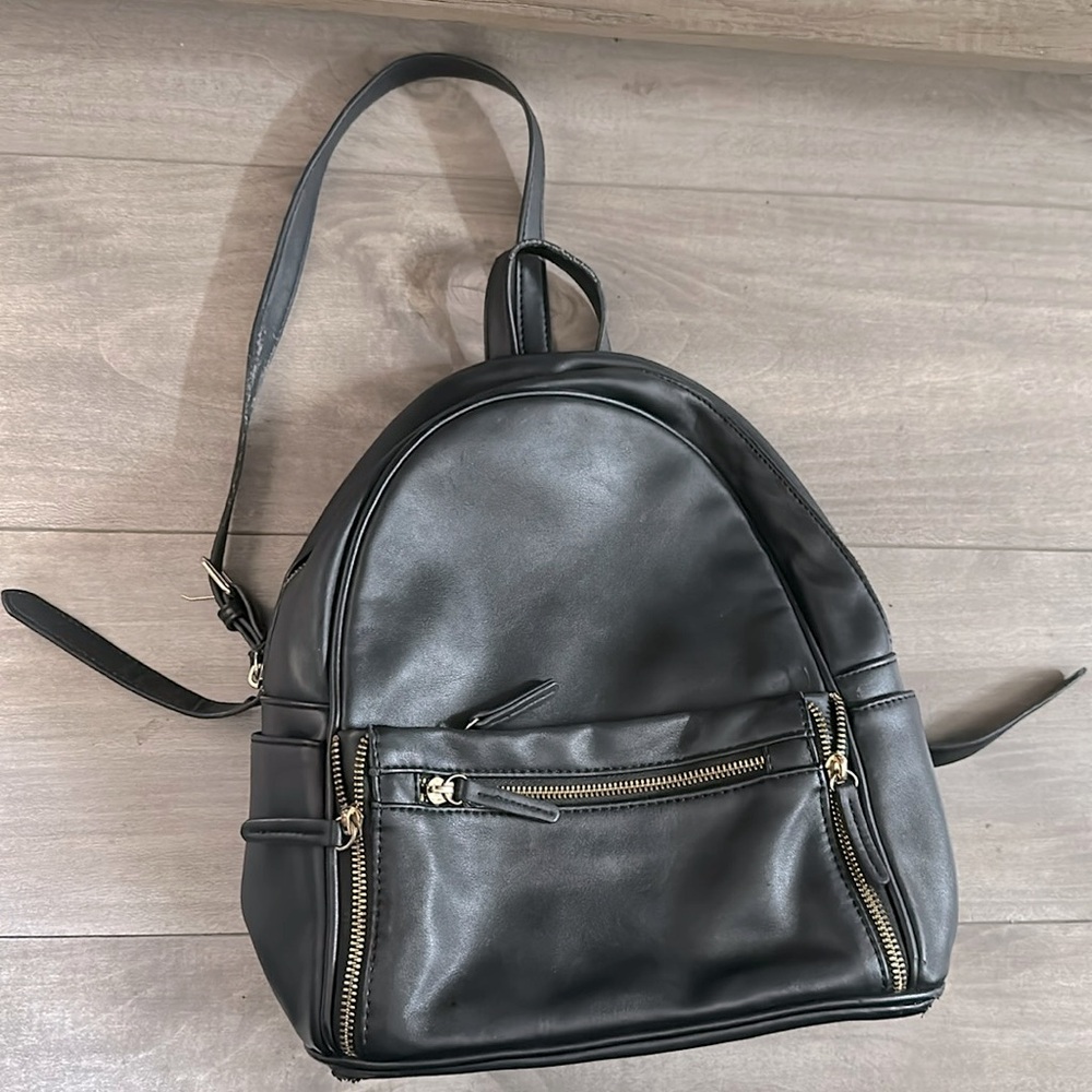 6 pocket Forever 21 backpack 🎒